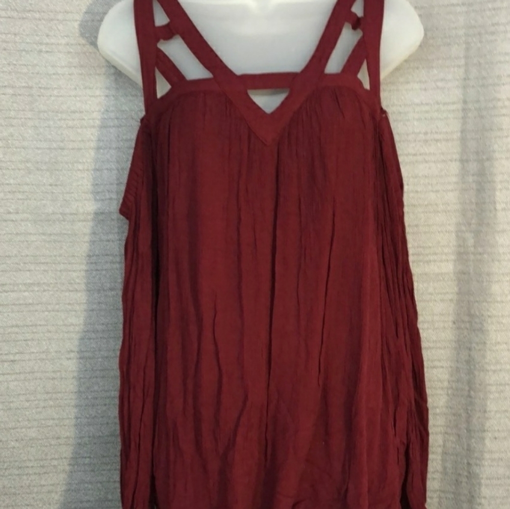 ๐๐
Burgundy top